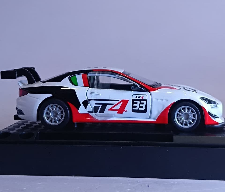 CCA MASERATI GRAN TURISMO MC GT4 1:32 DIECAST MODEL 88457 WHITE RED