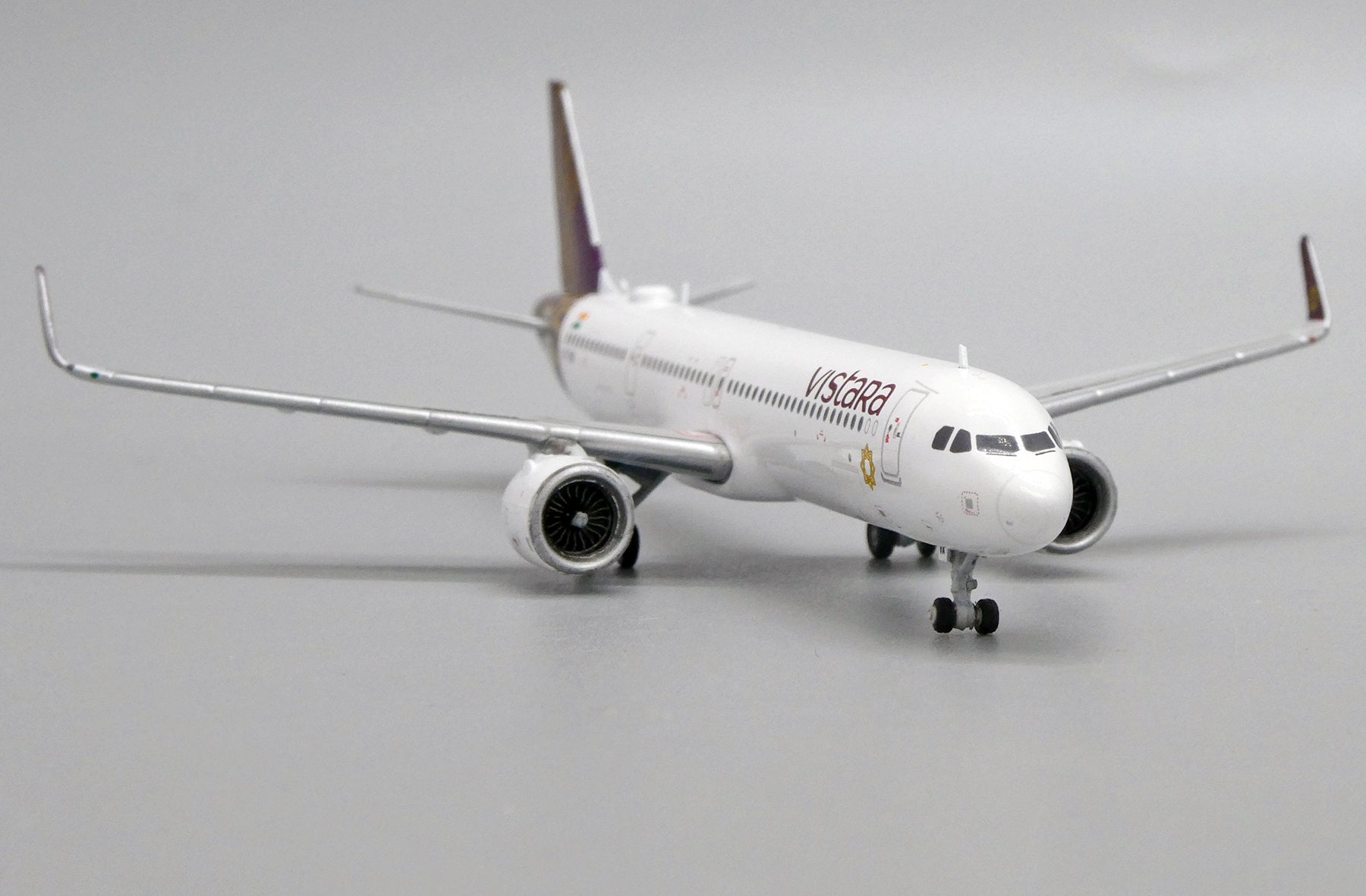 Vistara Airbus A321 Diecast Aircraft Model – 1/100 Scale | 47 cm Premium Display Airplane