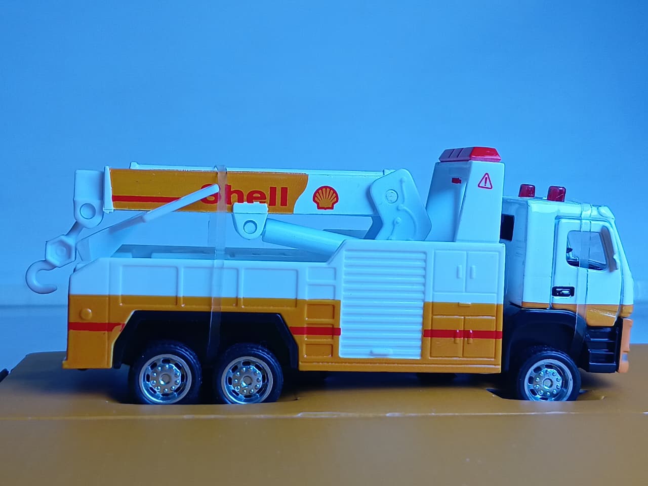 CCA VOLVO TRUCK RESCUE 1:72 SCALE DIECAST 67096KE