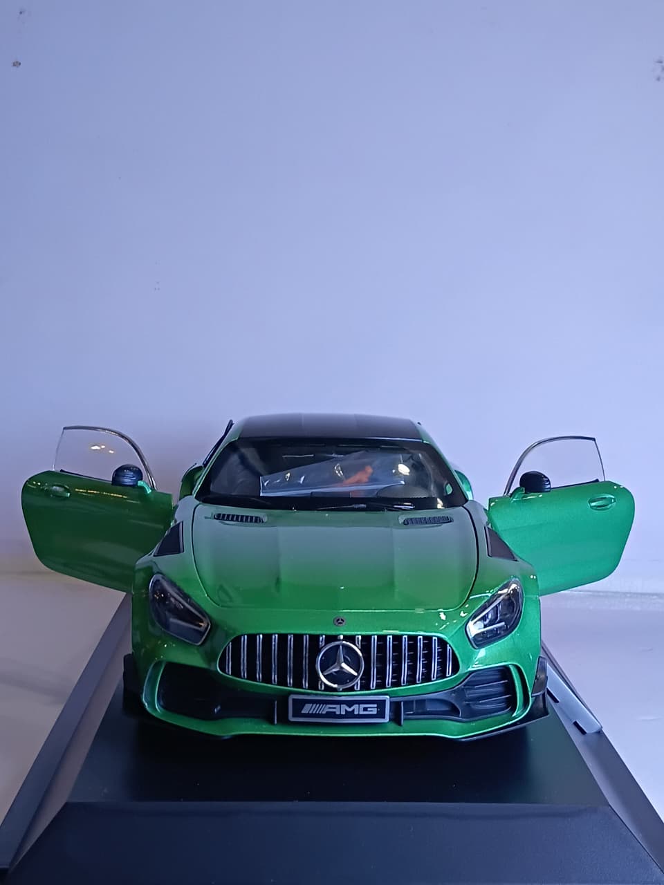 1:18 ALLOY CAR K1-03-A AMG ALLOY CAR DIE-CAST MODEL GREEN