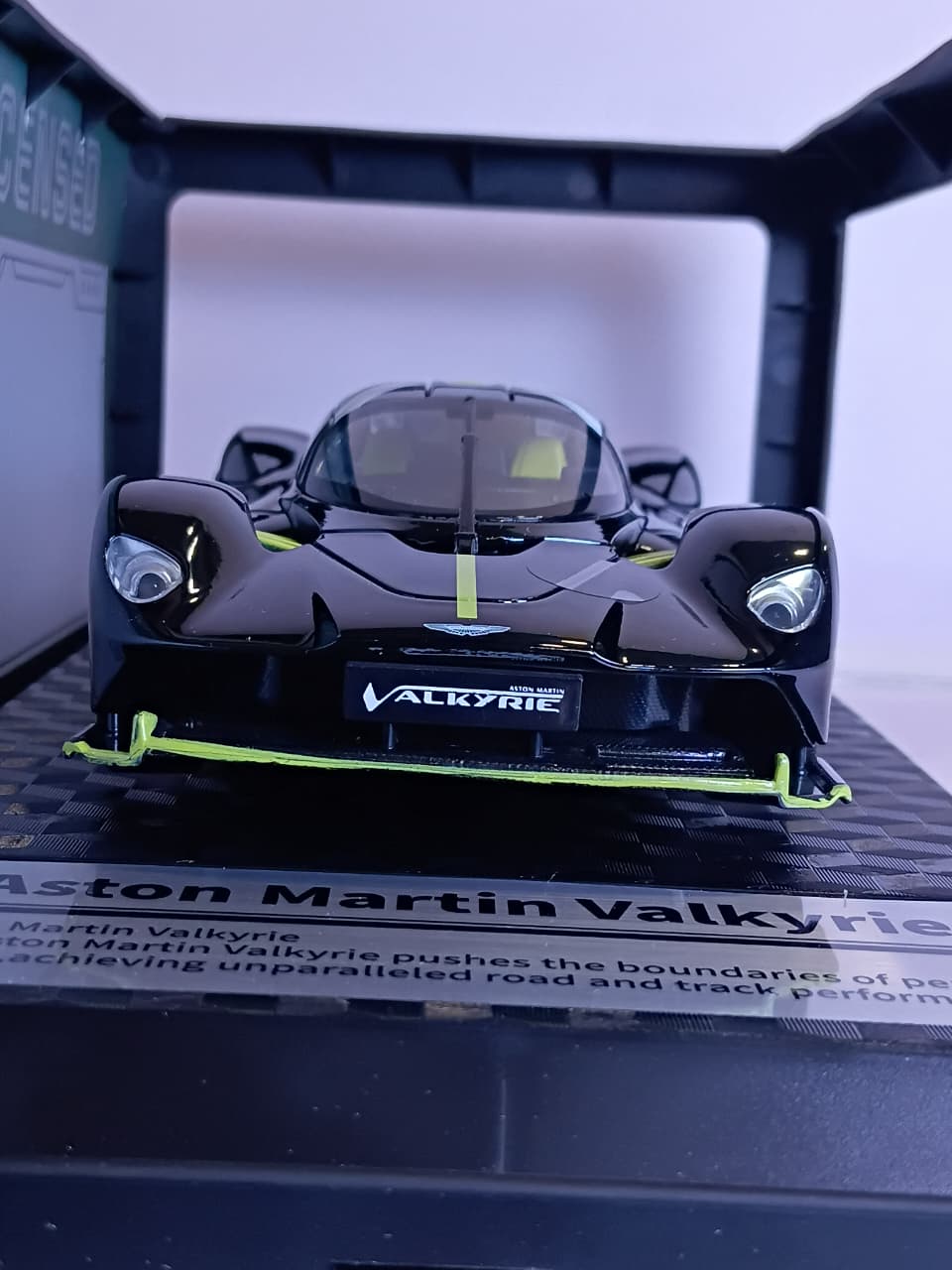 CCA ASTON MARTIN VALKYRIE 1:23 DIECAST MODEL 862298A BLACK