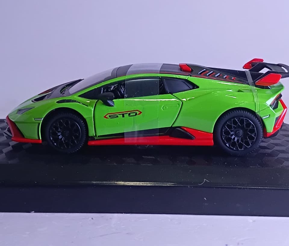 CCA LAMBORGHINI HURACAN STO 1:40 DIECAST MODEL 88716A GREEN RED