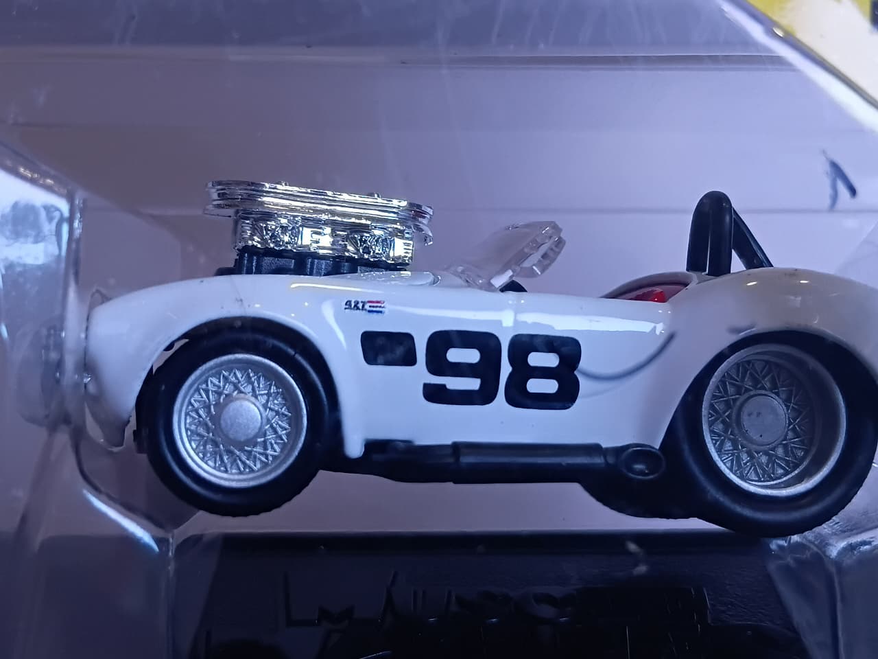 MUSCLE MACHINES 1964 SHELBY COBRA WHITE 1/64 SCALE METAL DIECAST MODEL 05 CODE 15526