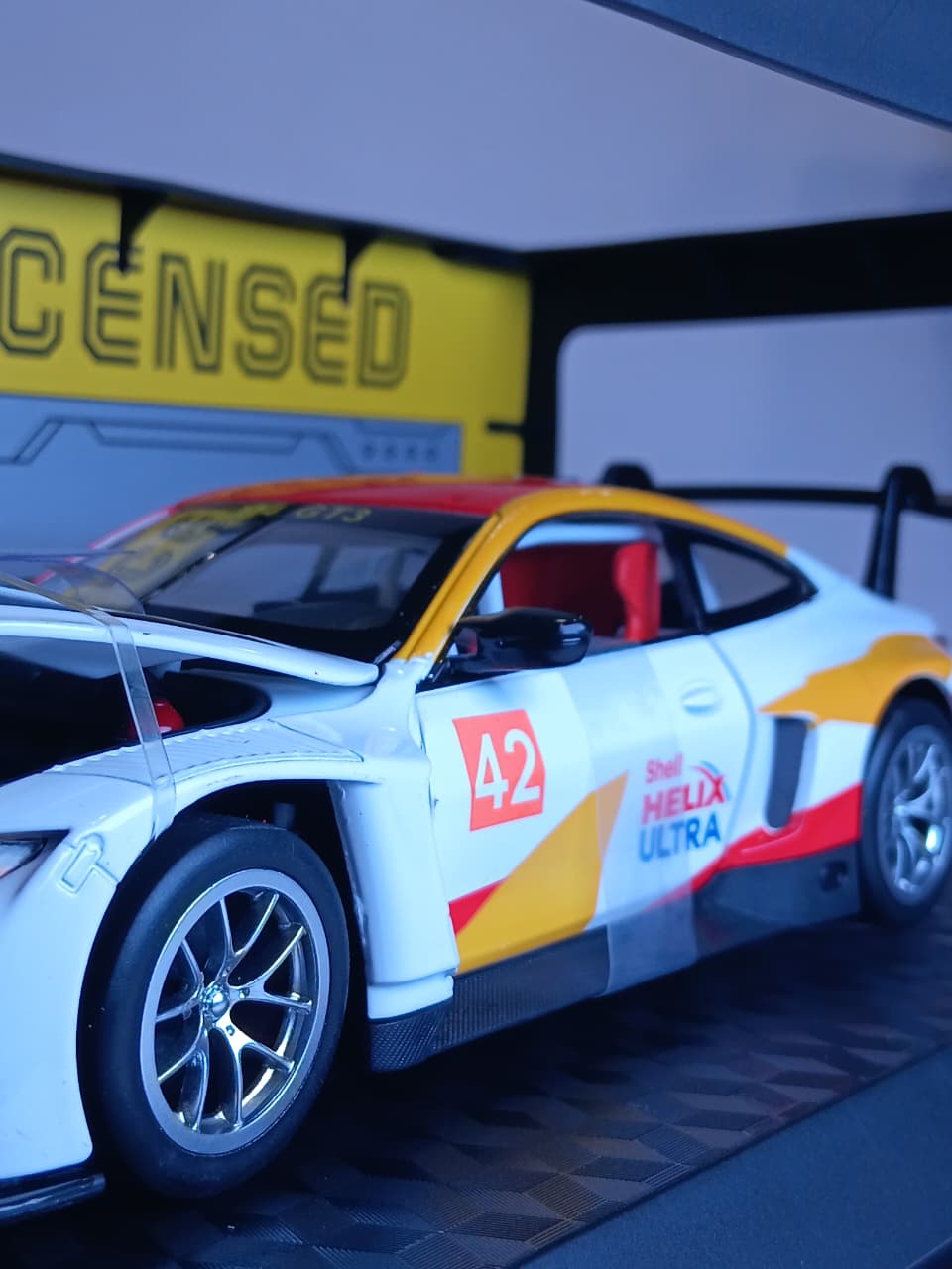 CCA BMW M4 GT3 1:24 DIECAST MODEL 862277E WHITE RED