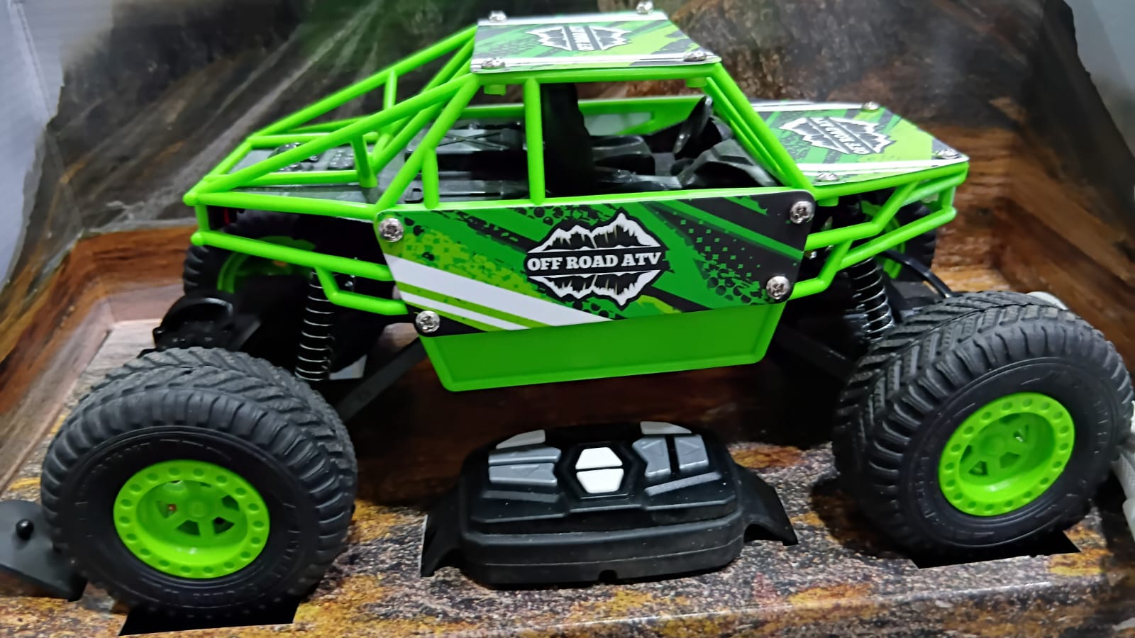 MIRANA DUSTER REMOTE 2WD, SCALE 1:20, ALL TERRAIN VEHICLE REMOTE CONTROL, 2.4 GHZ REMOTE CONTROL RANGE, 1200 MAH BATTERY, C-TYPE RECHARGEABLE BATTERY, 1.5*POWERFULL BOOST (GREEN)