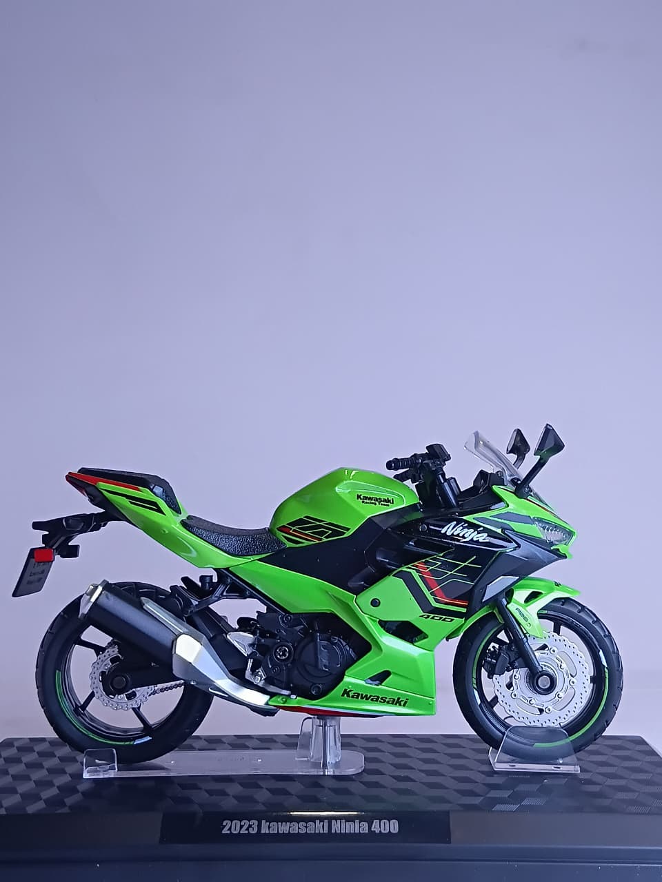 CCA 1:12 KAWASAKAI NINJA 400 DIE-CAST BIKE MODEL 31729 GREEN/BLACK