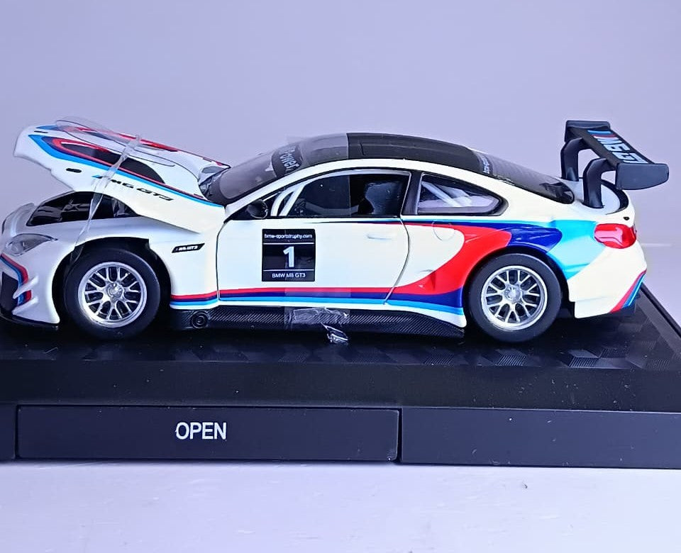 CCA BMW M6 GT3 1:32 DIECAST MODEL 88325 WHITE BLUE