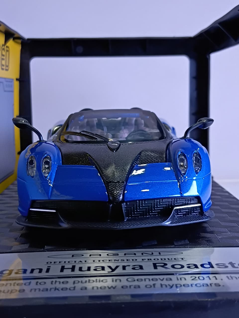 CCA PAGANI HUAYRA ROADSTER BLUE 1/24 SCALE 68264K