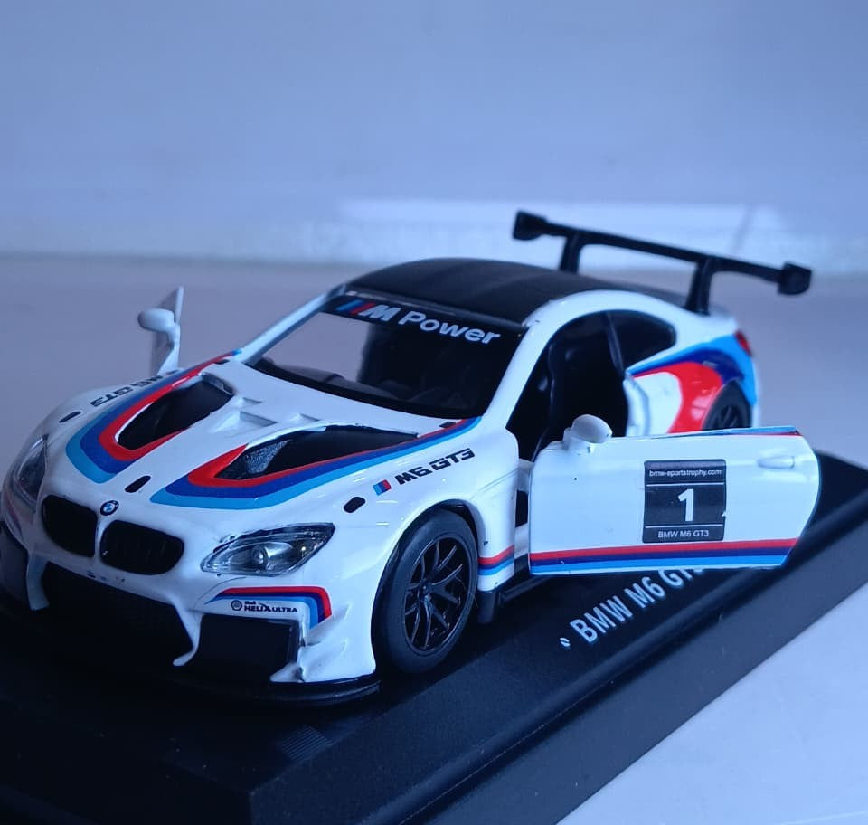 CCA 1:44 BMW M6 GT3 DIECAST MODEL 67081A CAR WHITE