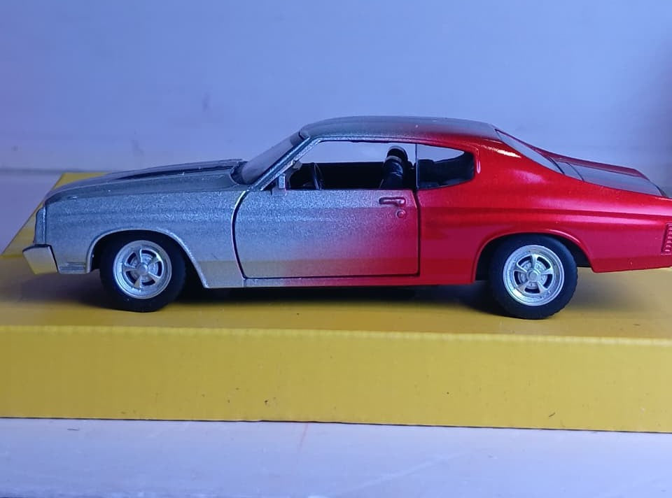 CCA 1:36 12019 CHEVROLET CHEVELLE 454(1970) SILVER RED DIECAST MODEL