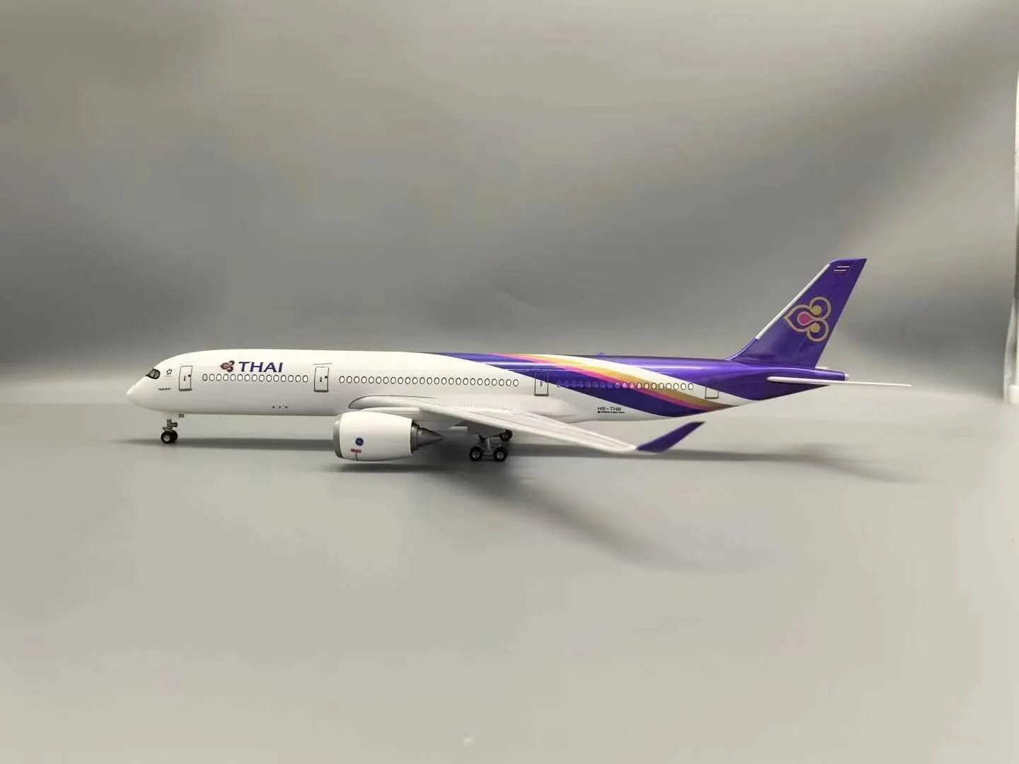 AIRPLANE DIECAST THAI HS-THB AIRBUS A350-900 WITH LED LIGHT DISPLAY 47CM