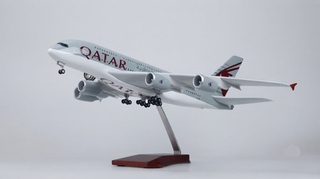 AIRPLANE DIECAST QATAR AIRWAYS A7-APC AIRBUS 380-861 WITH LED LIGHT DISPLAY 47CM