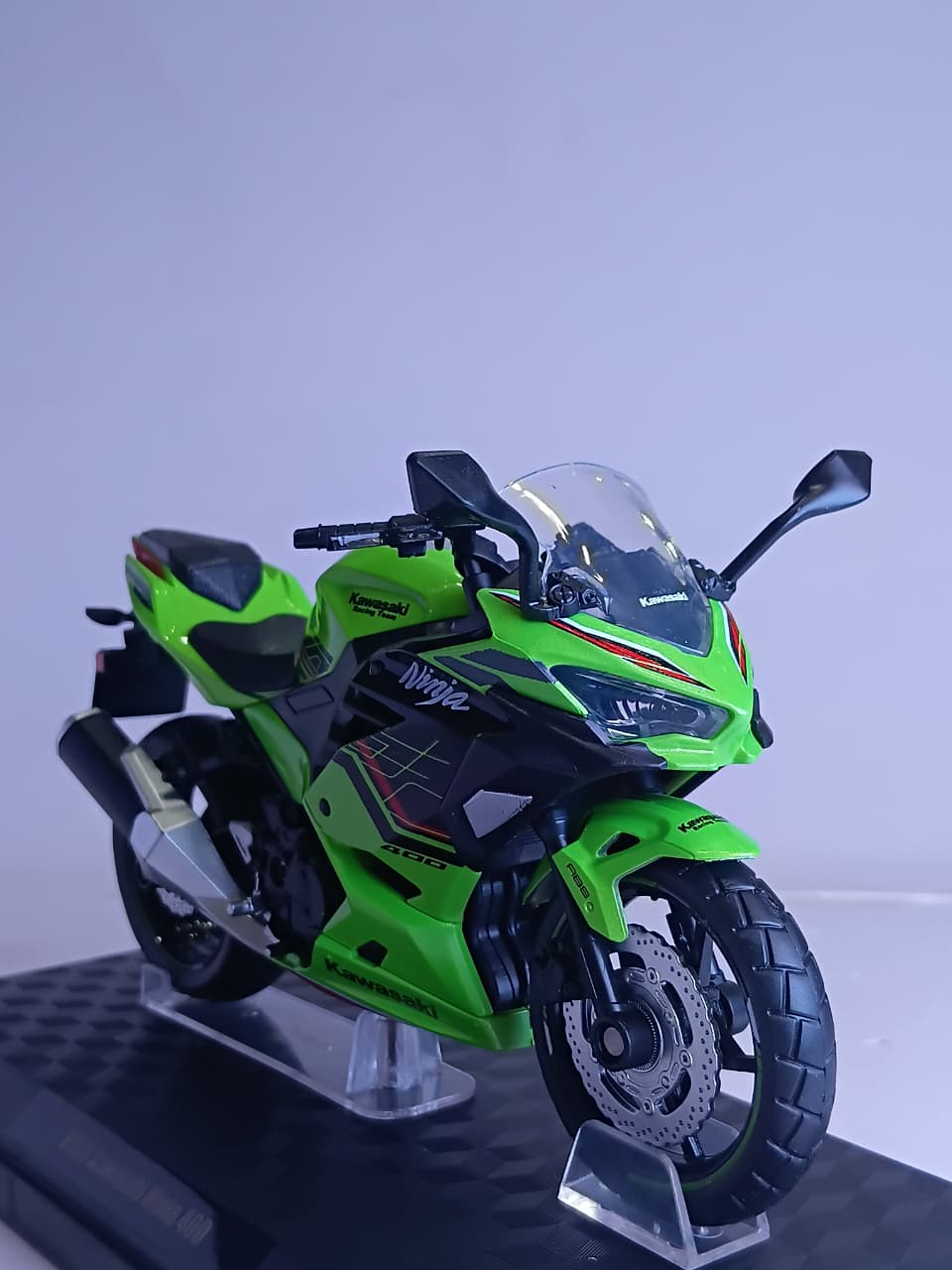 CCA 1:12 KAWASAKAI NINJA 400 DIE-CAST BIKE MODEL 31729 GREEN/BLACK