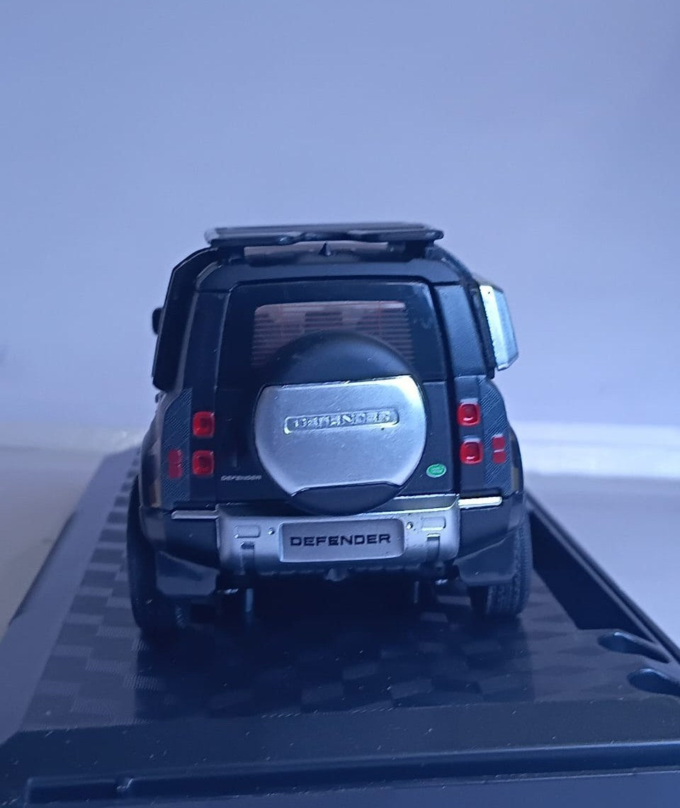 CCA 1:32 LAND ROVER DEFENDER 110 DIECAST MODEL  88416A CAR BLACK/GOLD