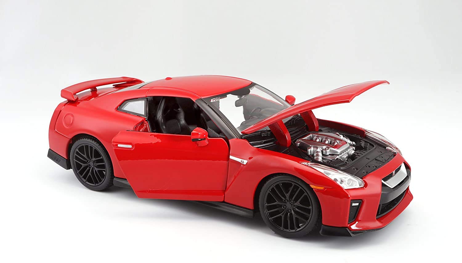 BBURAGO 1:24 NISSAN GT-R, RED