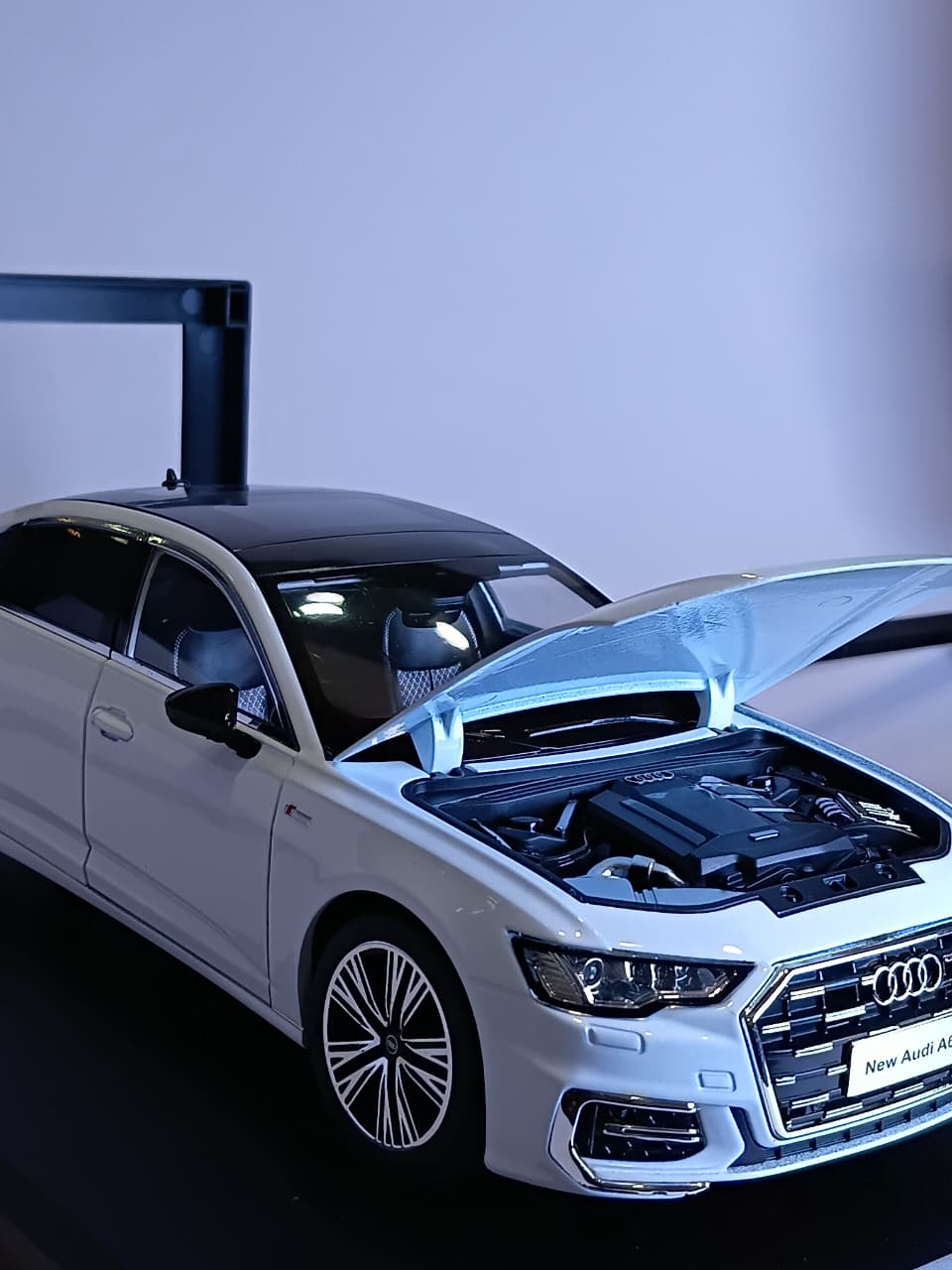 1:18 H1152 DIE CAST AUDI RS 6 AVANT MODEL WHITE