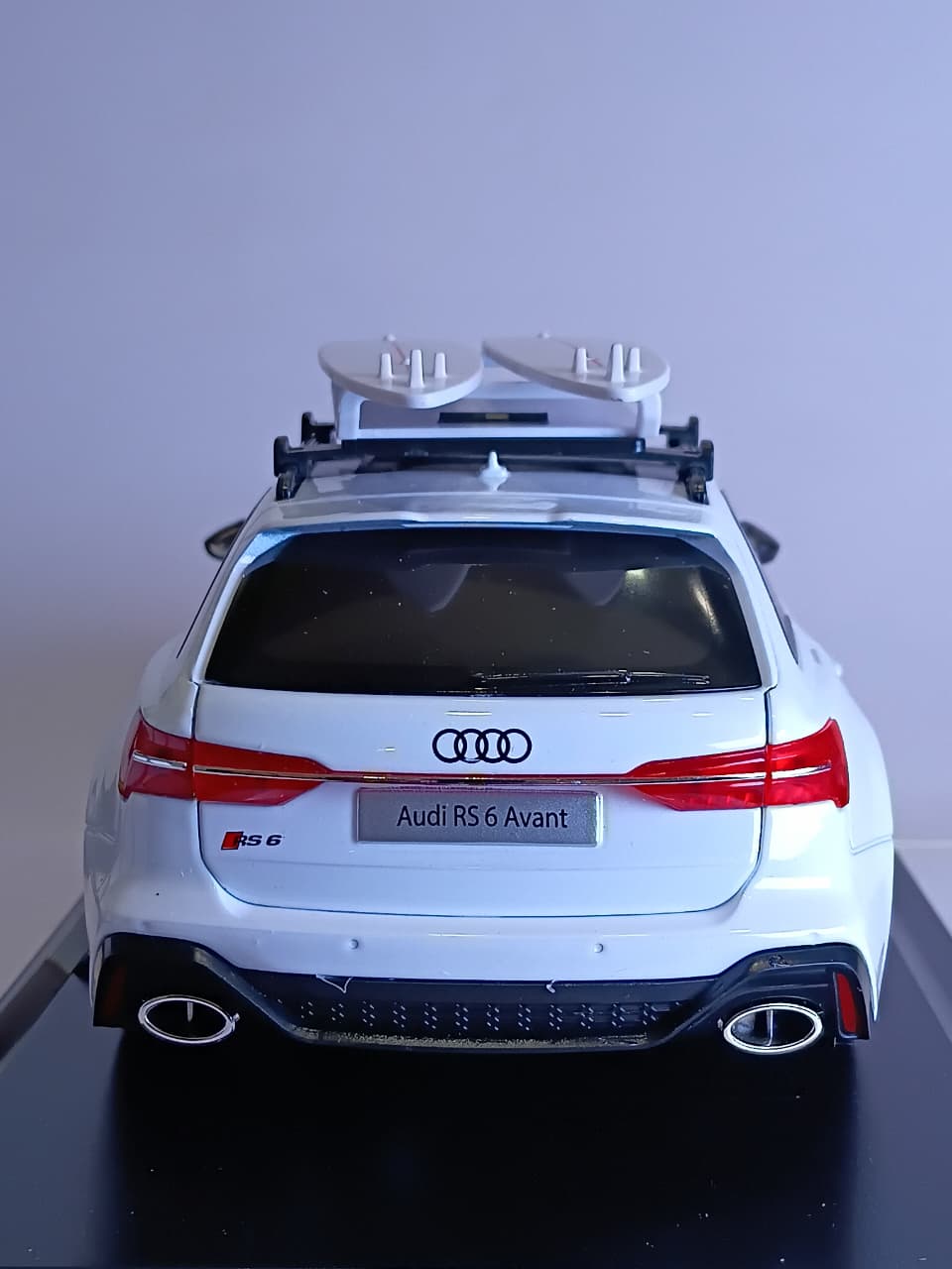 1:18 H1152 DIE CAST AUDI RS 6 AVANT MODEL WHITE