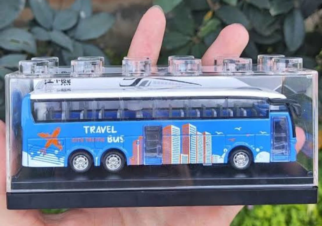 DIECAST MODEL 1/64 TRAVEL BUS
