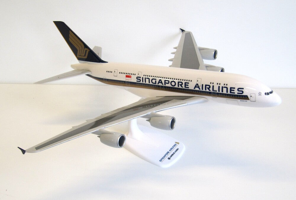 AIRPLANE DIECAST MODEL  SINGAPORE AIRLINES AIRBUS A380-800 1:200 32CM