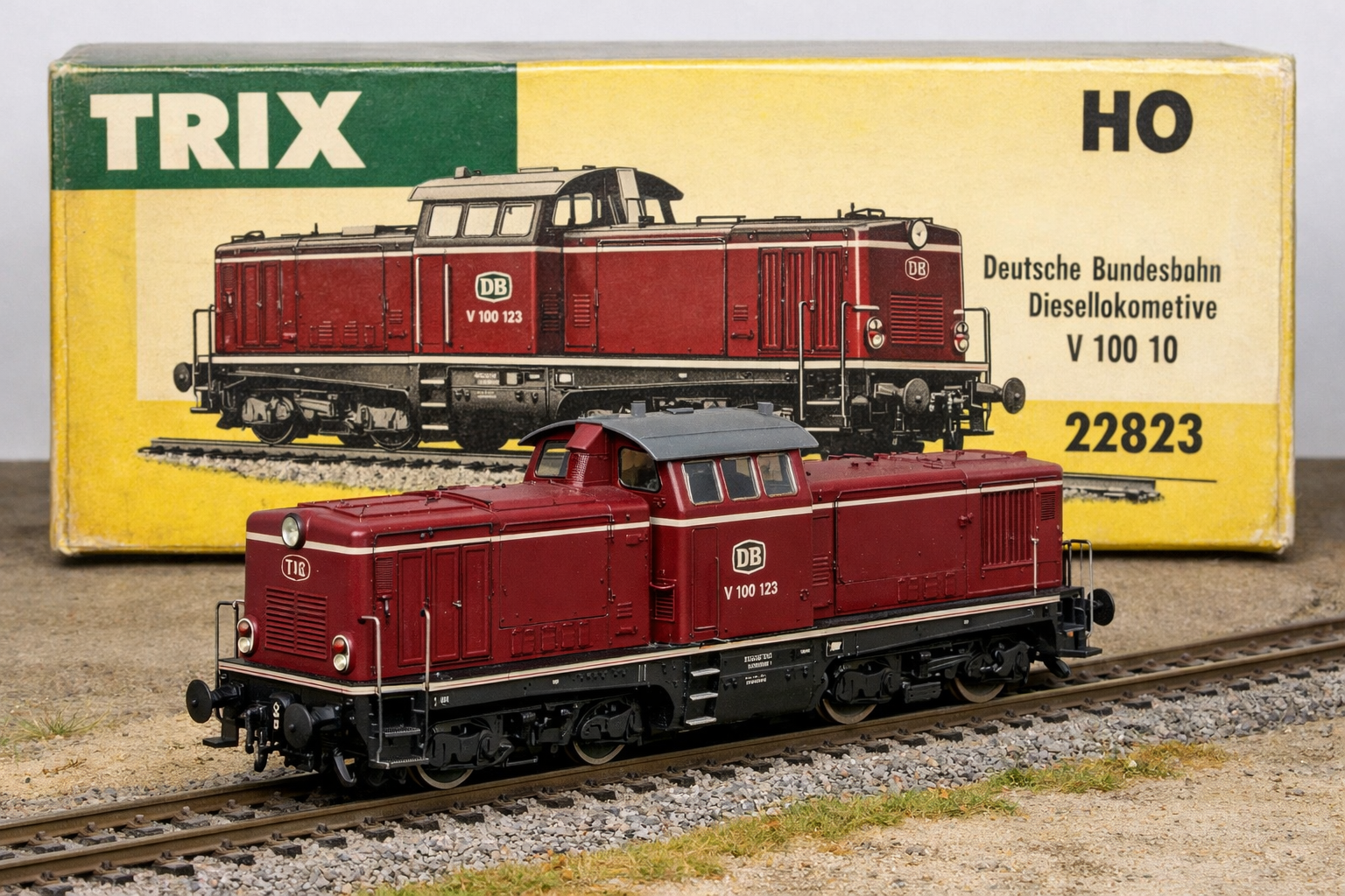 TRIX HO Scale 1:87 DB Class V 100.10 Diesel Locomotive – German Deutsche Bundesbahn Model (22823)