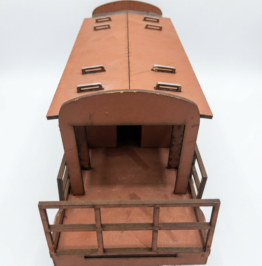 HANDMADE WOODEN MODEL OF VINTAGE GUARD VAN WITH R/C VINTAGE STYLE LOCOMOTIVE ENGINE 2.4GHZ