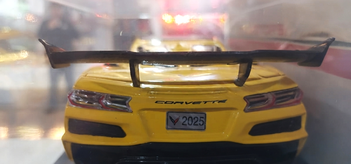 MAISTO 52927YL 1/24 CORVETTE ZR1 COUPE DIECAST METAL