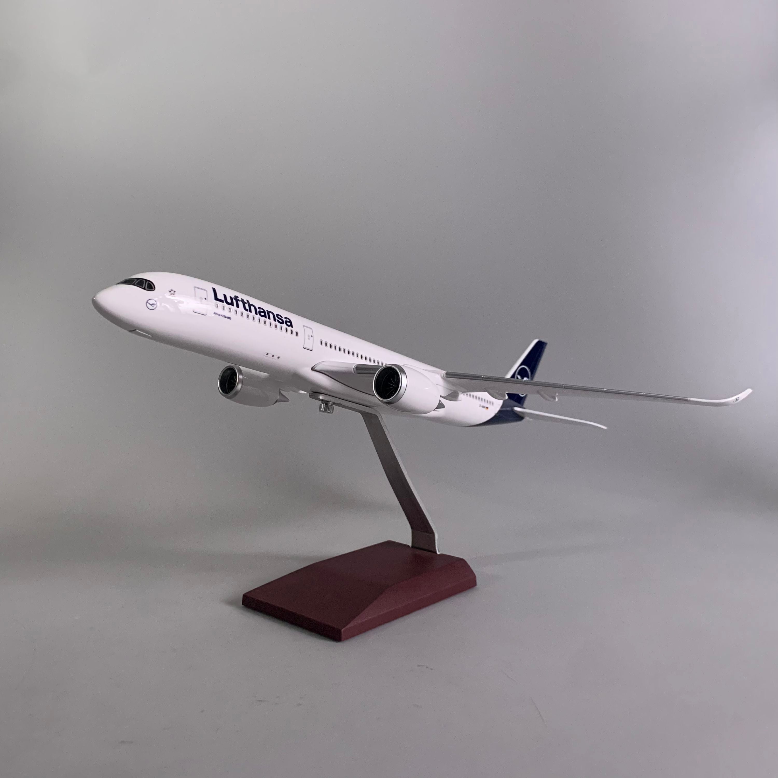 AIRPLANE DIECAST LUFTHANSA D-AIXA AIRBUS A350-900 WITH LED LIGHT DISPLAY 47CM