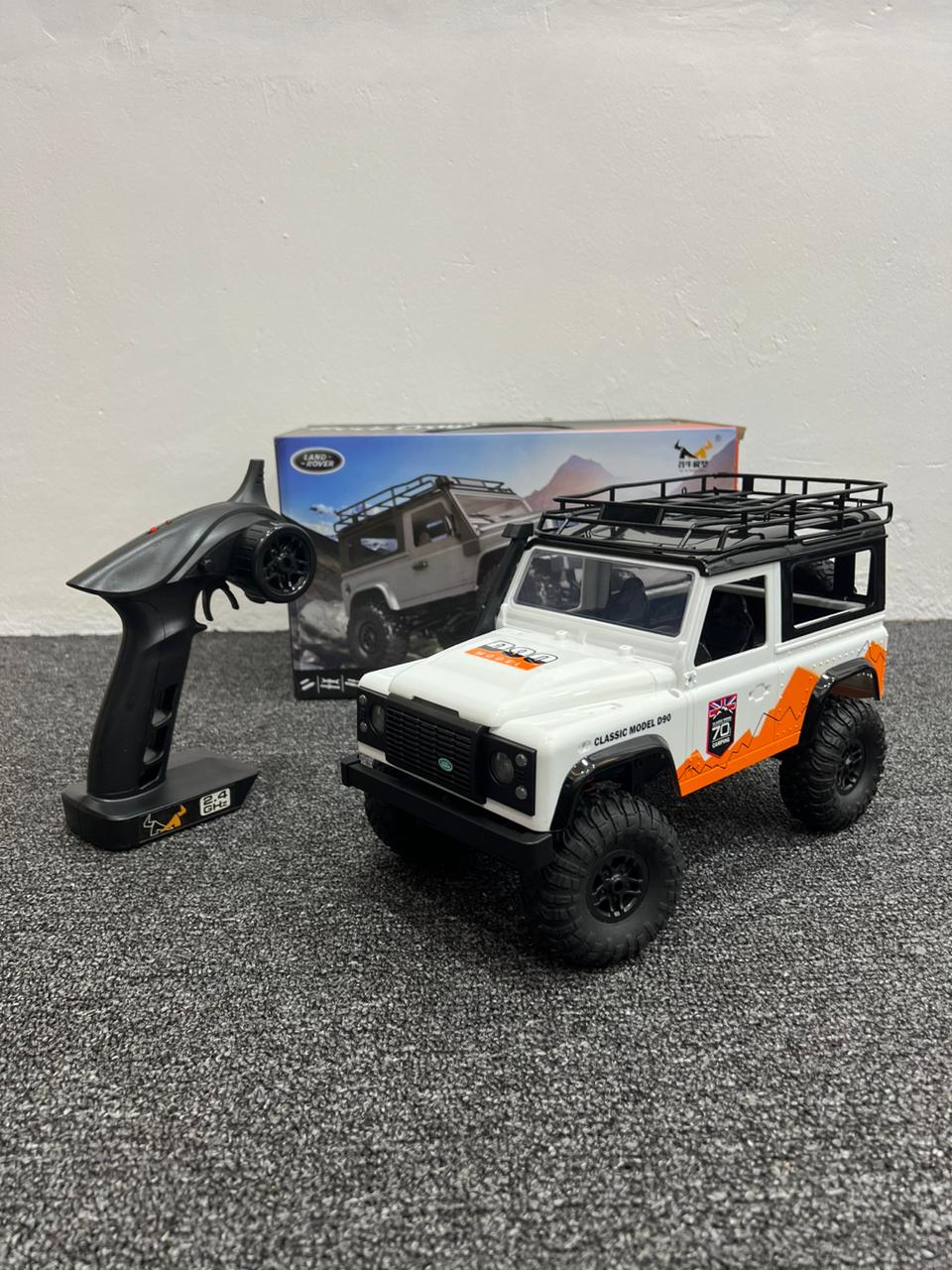 MN MODEL LAND ROVER DEFENDER MN99 1/12 2.4G 4WD RC ROCK CRAWLER (WHITE)