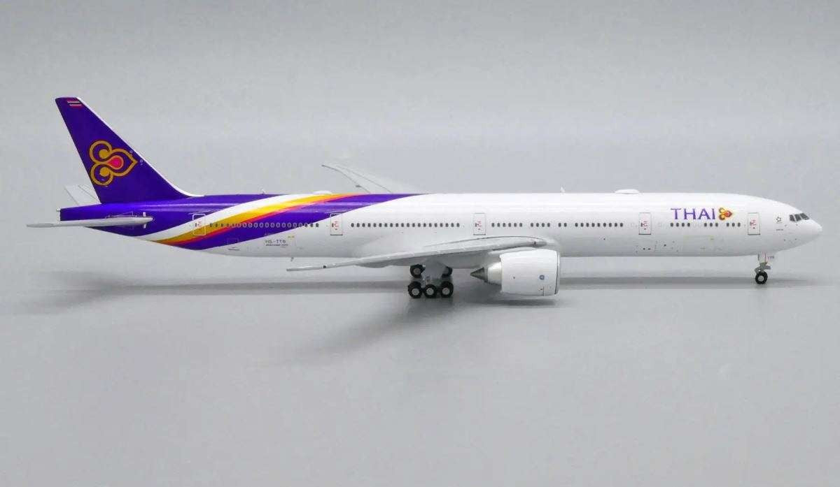 AIRPLANE DIECAST THAI HS-TTB BOEING 777 WITH LED LIGHT DISPLAY 47CM