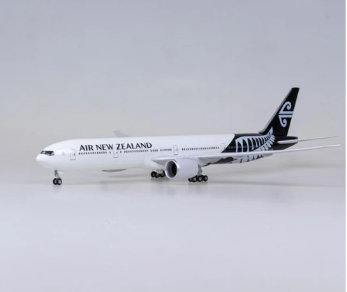 AIRPLANE DIECAST AIR NEW ZEALAND ZK-OKN BOEING 777-300ER WITH LED LIGHT DISPLAY 47CM