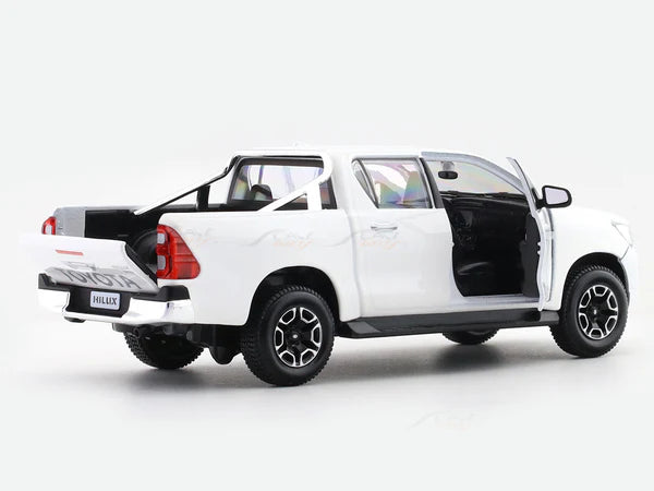 MAISTO TOYOTA HILUX 1:27 SCALE PICKUP TRUCK DIECAST MODEL WHITE (52920W)