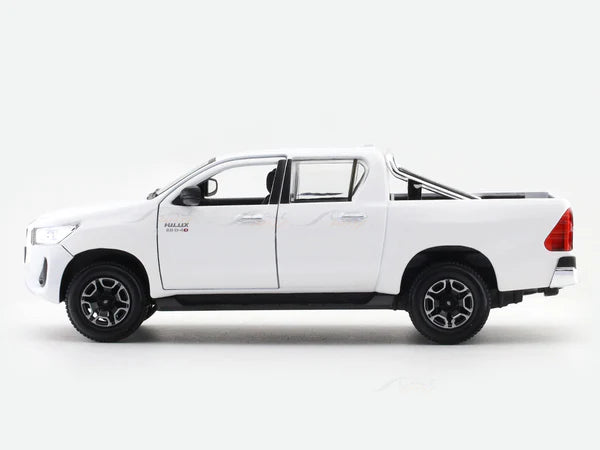 MAISTO TOYOTA HILUX 1:27 SCALE PICKUP TRUCK DIECAST MODEL WHITE (52920W)