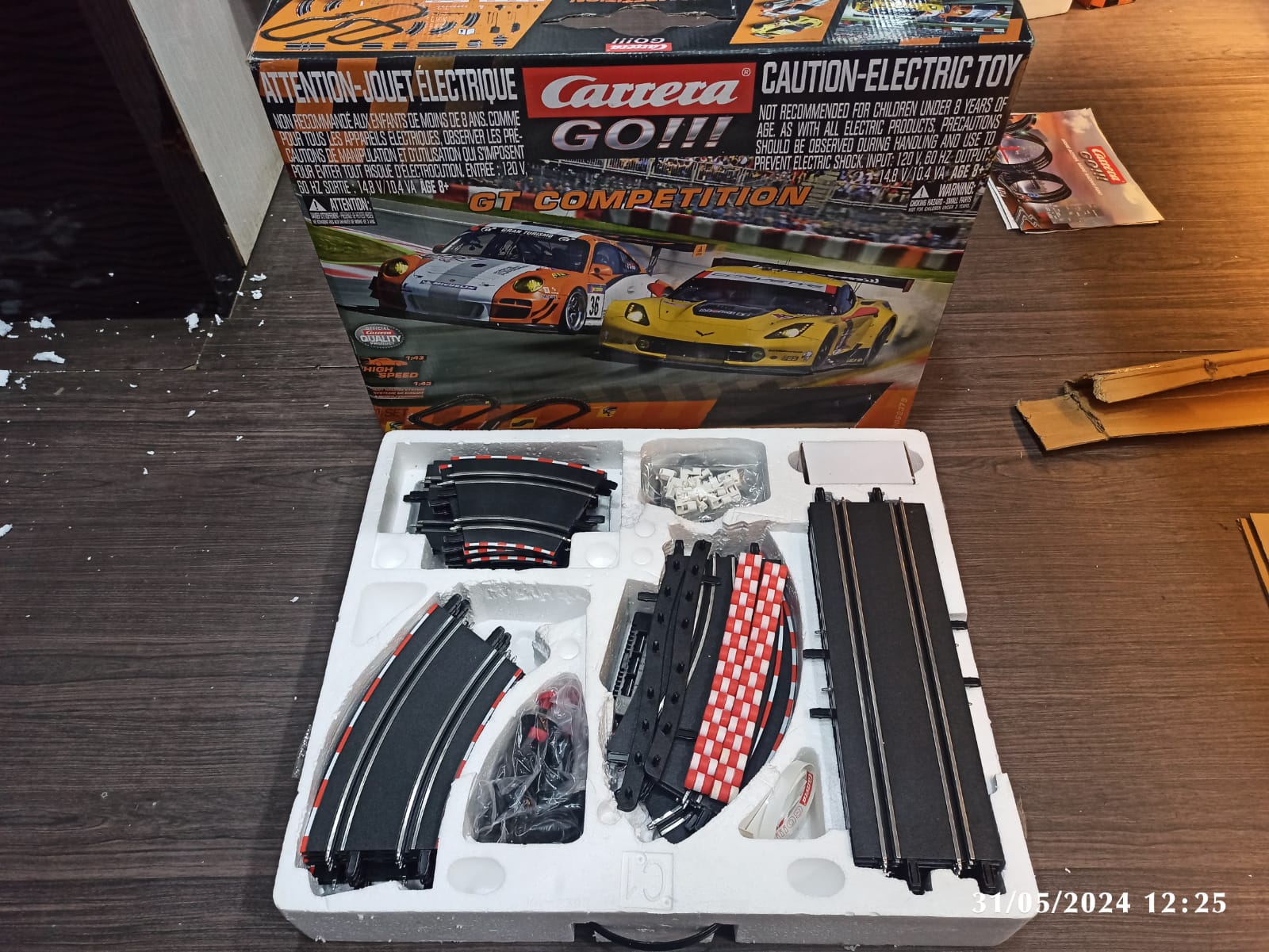 CARRERA GO SLOT CAR 1/43 SCALE  SET WITH TRACK SIZE 2282 fT 8.6 METRES