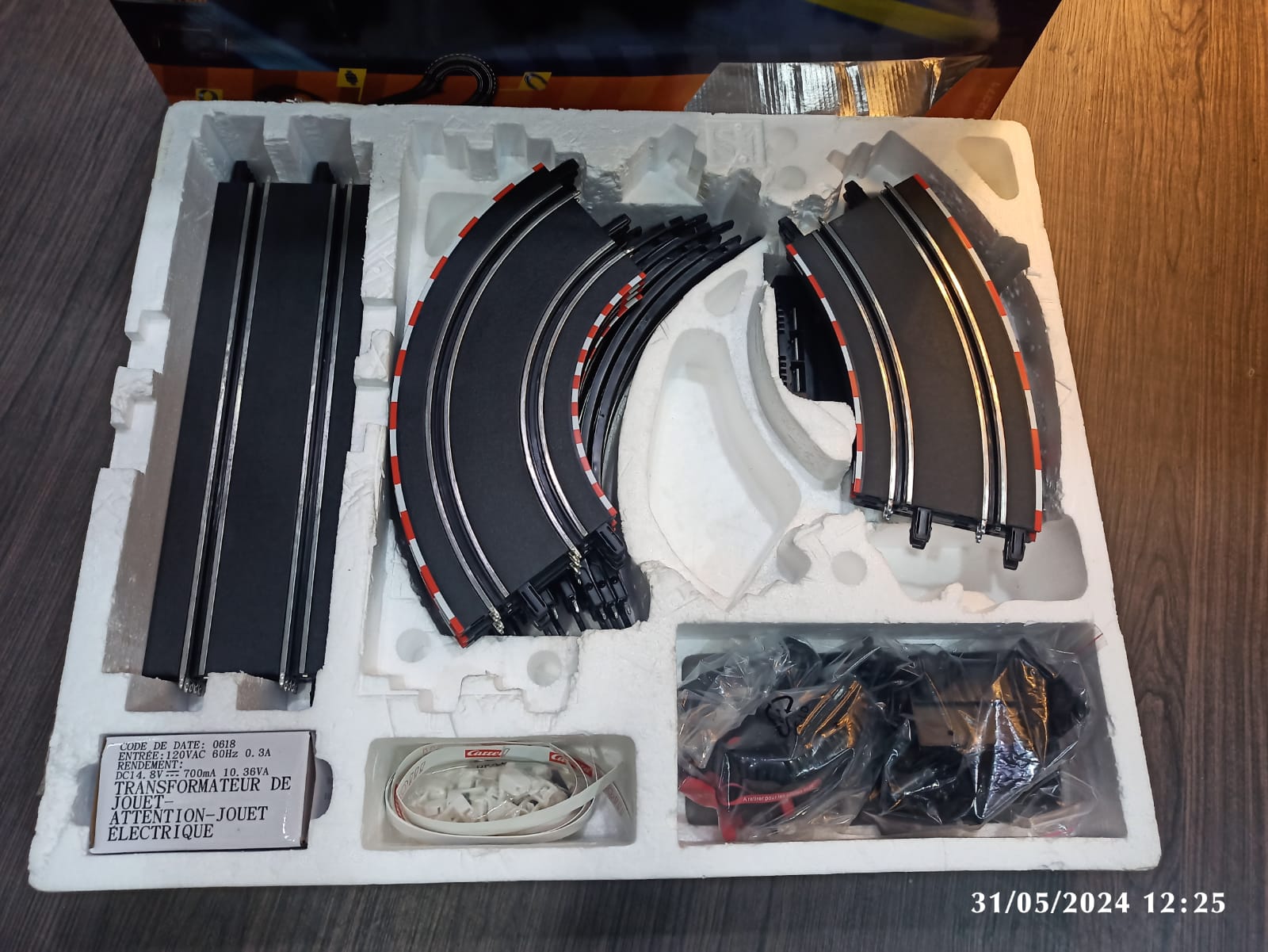 CARRERA GO SLOT CAR 1/43 SCALE  SET WITH TRACK SIZE 2282 fT 8.6 METRES