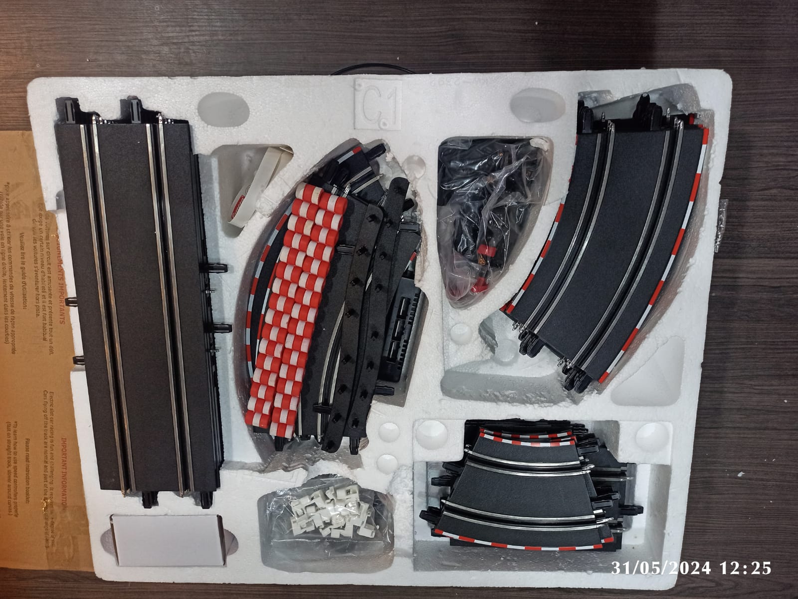 CARRERA GO SLOT CAR 1/43 SCALE  SET WITH TRACK SIZE 2282 fT 8.6 METRES