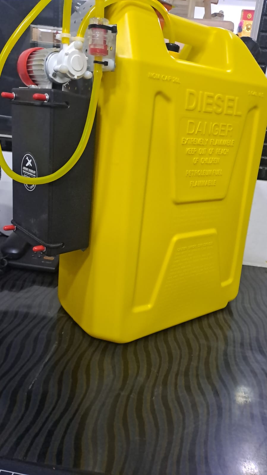 JERSEYMODELER 5 GALLON CAN WITH HIGH FLOW DLE PUMP FOR GAS, SMOKE, KERO OR DIESEL