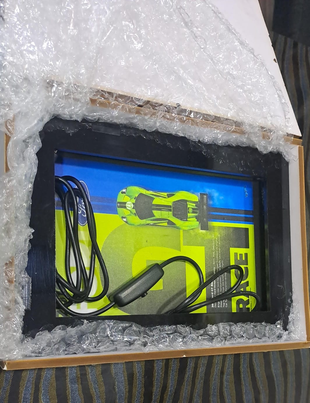 AMPHI HW FRAME  1:64 WITH LIGHT & GT RACE 2016 DIE CAST CAR