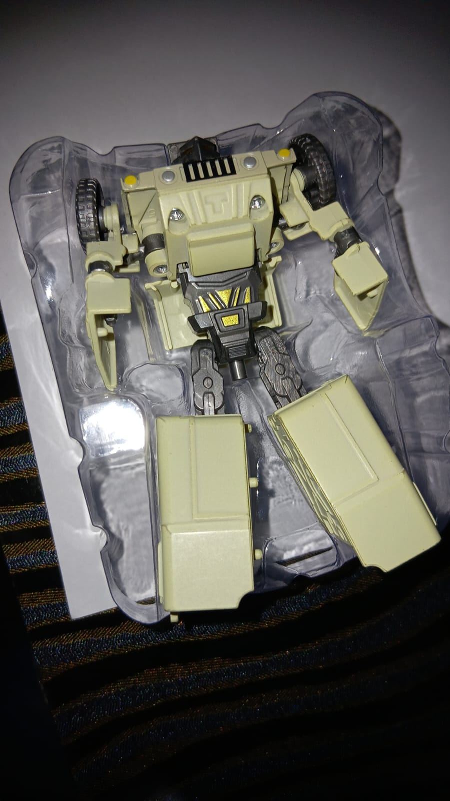 DIE CAST TRANSFORMING ROBOT TOYS DUAL ALLOY DEFORM METALBOY WITH ARMORED VEHICLE VS BARRIED