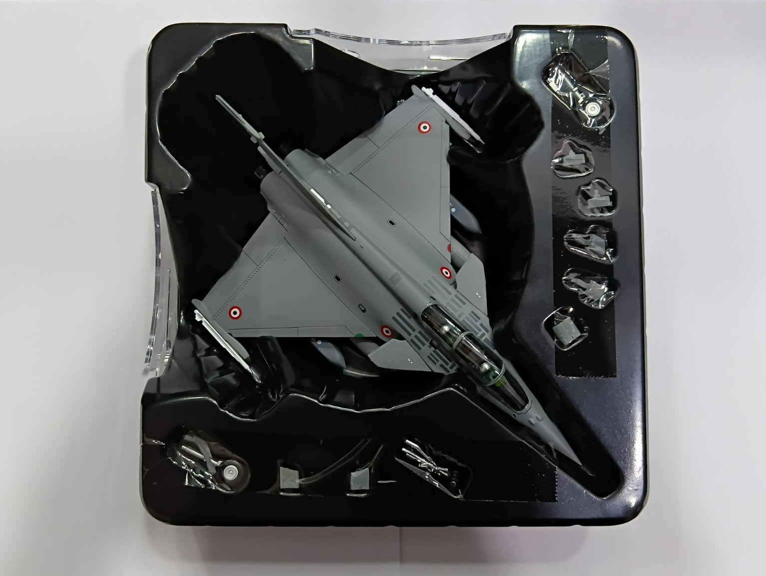 DIECAST AIRPLANE MODEL RAFALE 1/72 L-21CM W-16CM & 8CM TALL PLAIN GREY