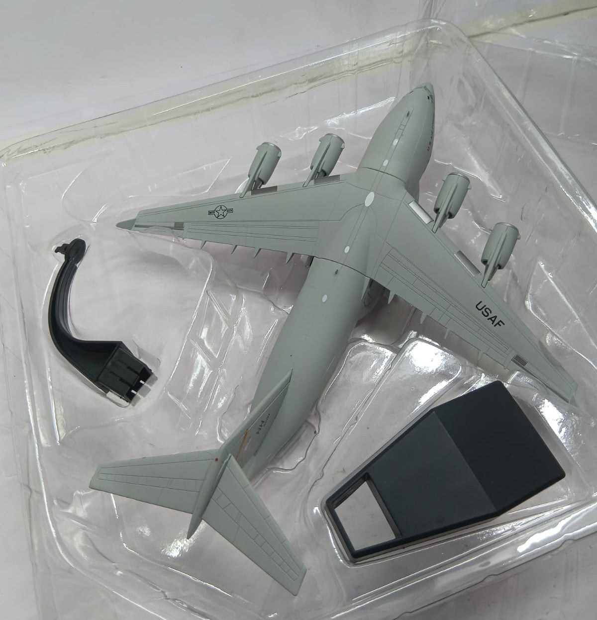 DIECAST AIRPLANE MODEL C17 GLOBEMASTER III 1/200 L-27CM W-25CM