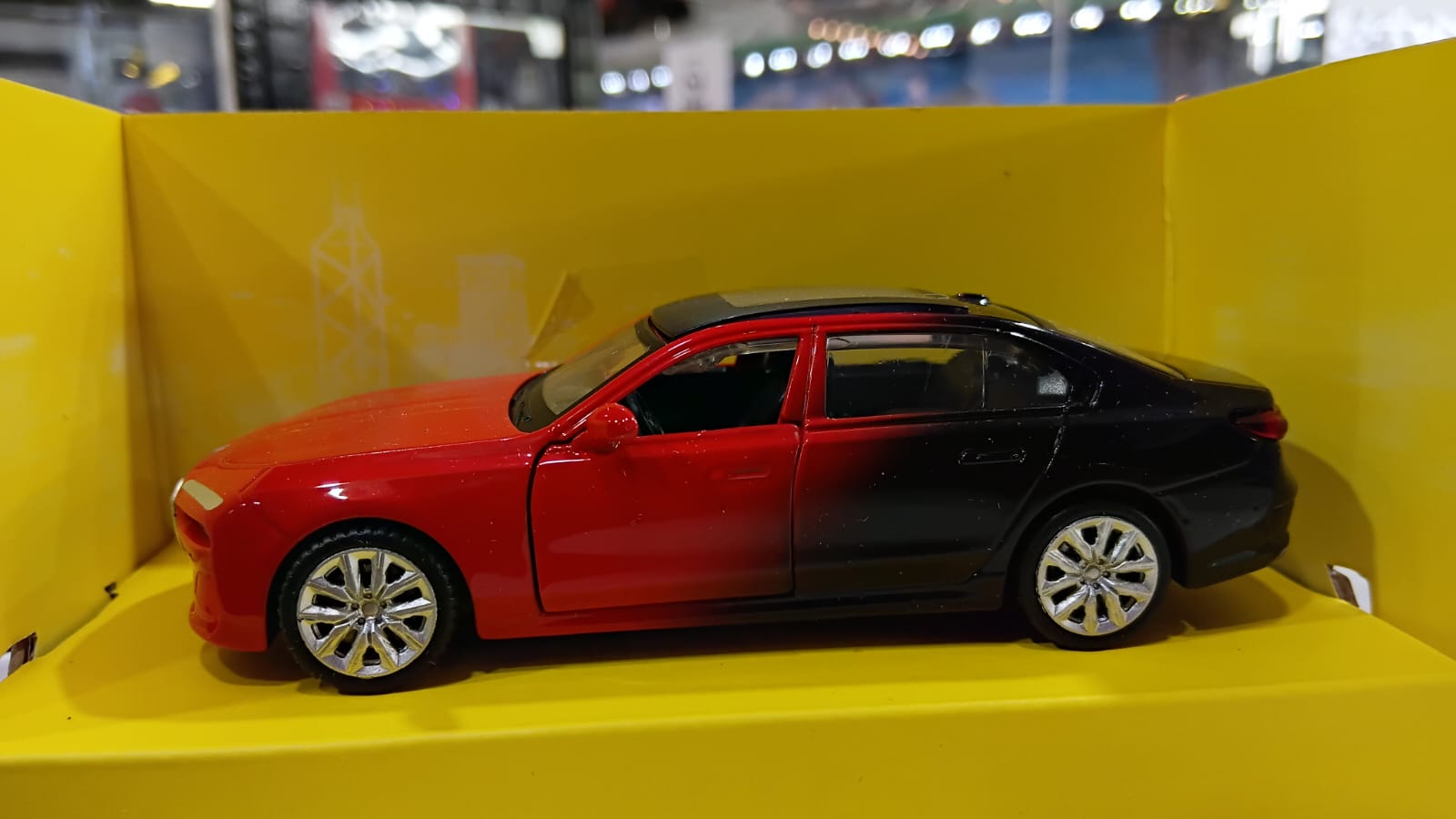 CCA 1:36 BMW I7 DIECAST MODEL 12012 CAR RED/BLACK