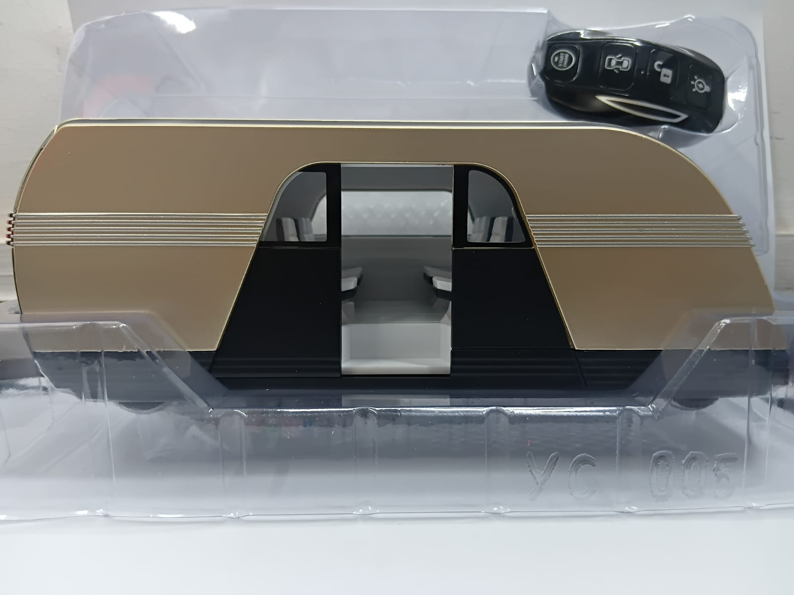 XHD MODEL TESLA ROBOVAN METAL BODY SCALE MODEL 1/24 REMOTE KEY GOLD COLOR