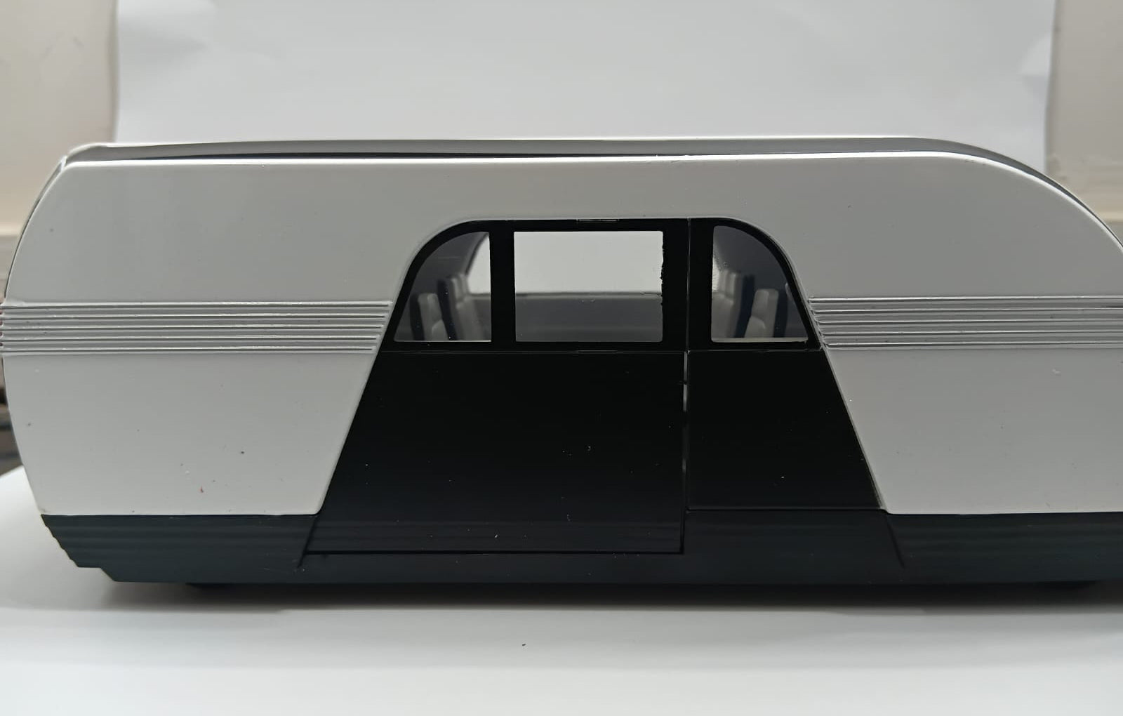 XHD MODEL TESLA ROBOVAN METAL BODY SCALE MODEL 1/24 REMOTE KEY WHITE COLOR