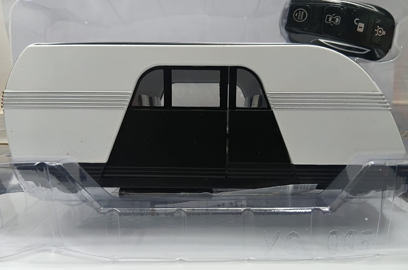 XHD MODEL TESLA ROBOVAN METAL BODY SCALE MODEL 1/24 REMOTE KEY WHITE COLOR