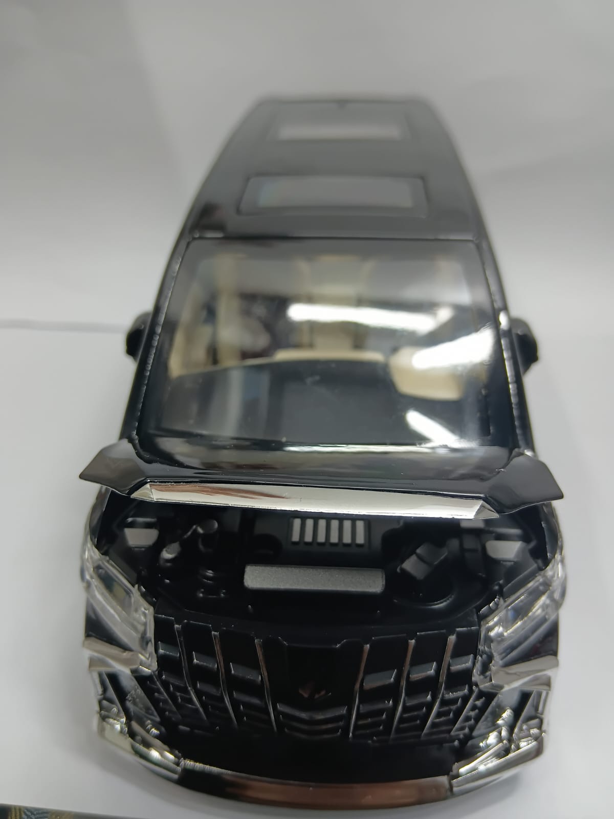 CHE ZHI DIE-CAST 1:24 TOYOTA ALPHARD SIMULATION SOUND AND LIGHT PULL BACK SERIES BLACK COLOR