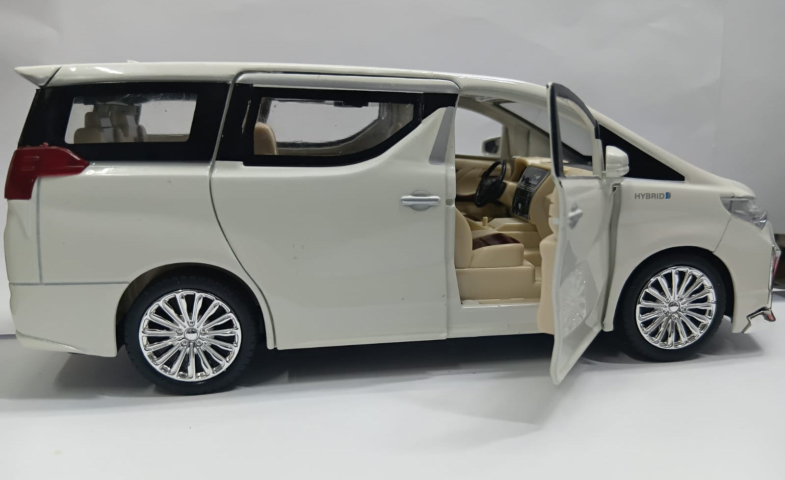 CHE ZHI DIE-CAST 1:24 TOYOTA ALPHARD SIMULATION SOUND AND LIGHT PULL BACK SERIES WHITE COLOR