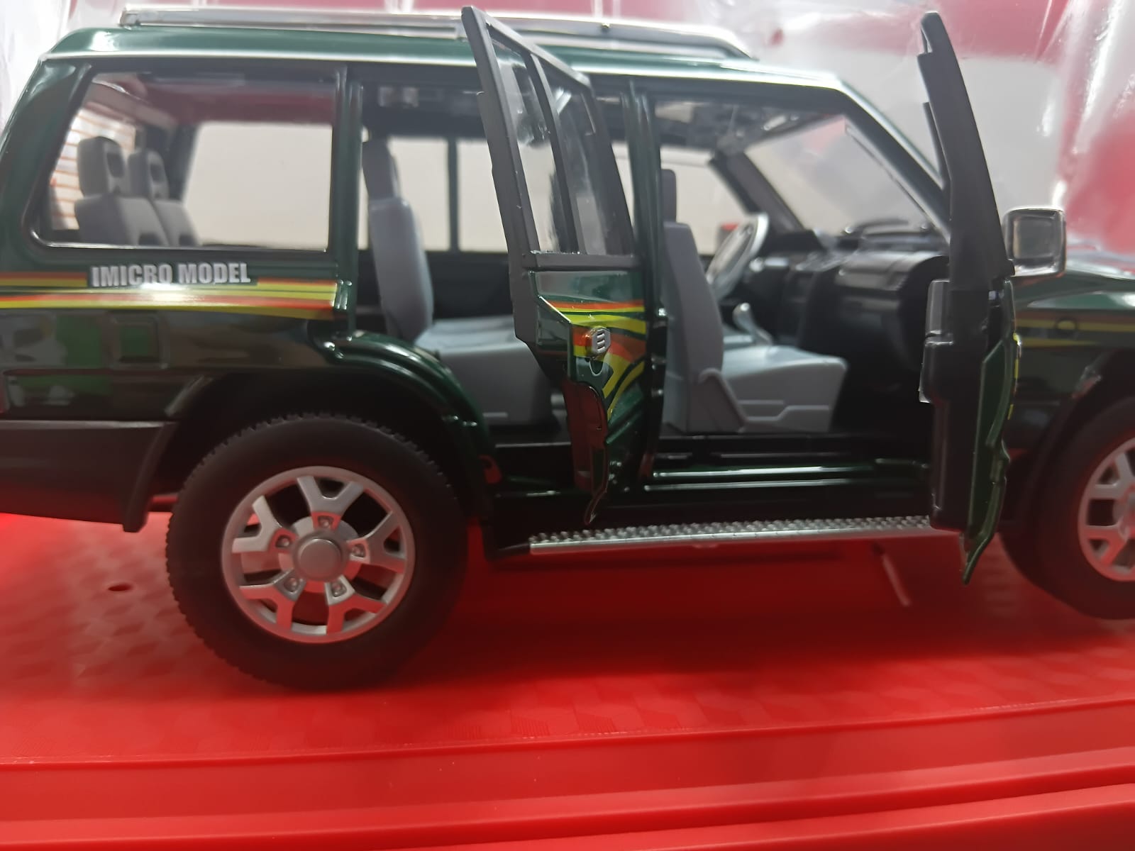 MB826-1 DIE-CAST METAL 1/18 PULL-BACK AND LIGHT FEATURE OPENABLE DOOR