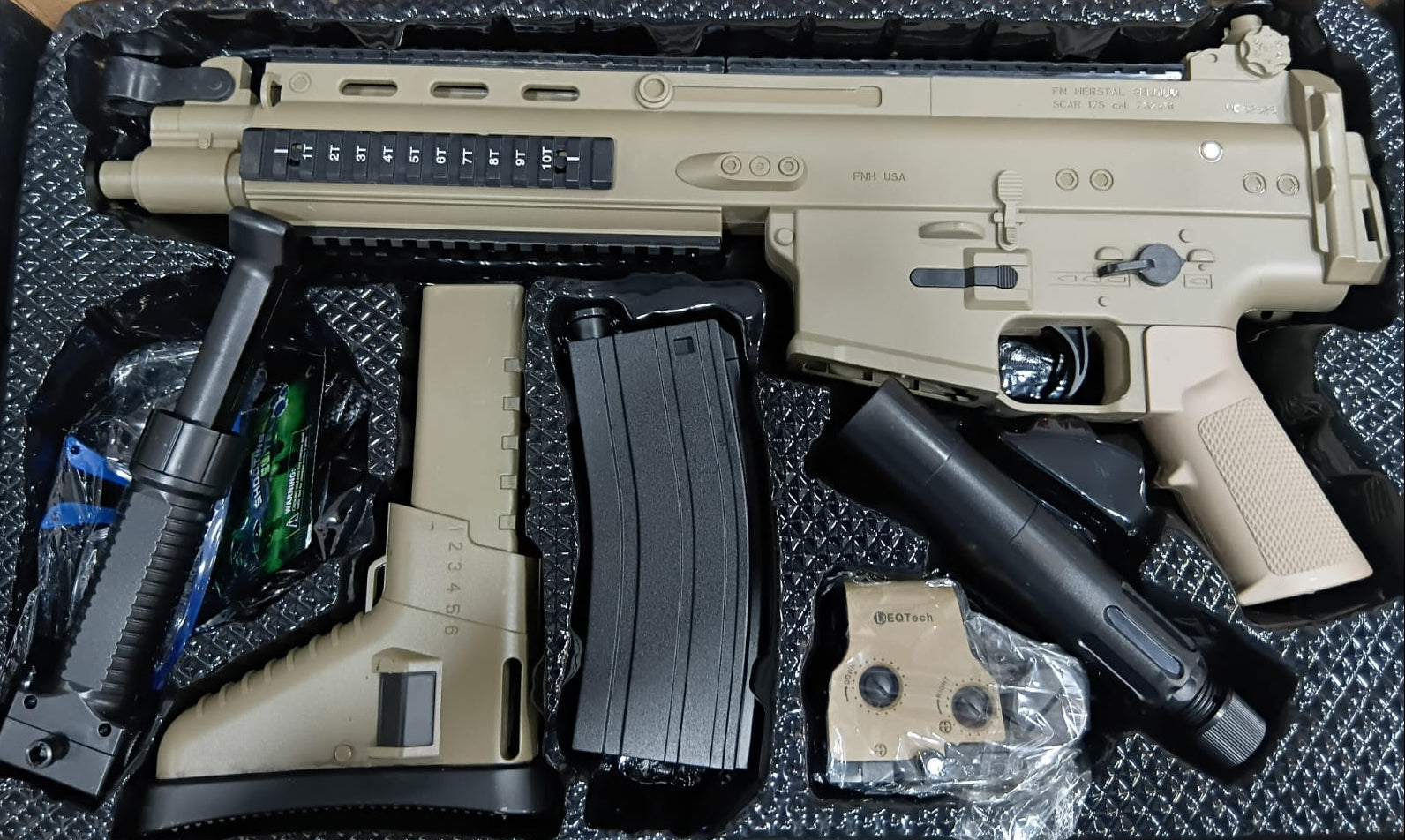 SCAR WH52-3 1:1 REENGRAVING MOLD POWER DRIVEN MAGANIZE GEL BLASTER GUN TOY