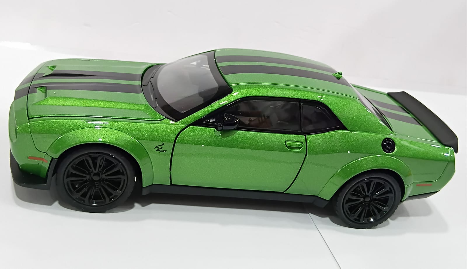 DODGE CHALLENGER SRT 24375 1/22 ALLOY MODEL CAR GREEN COLOR