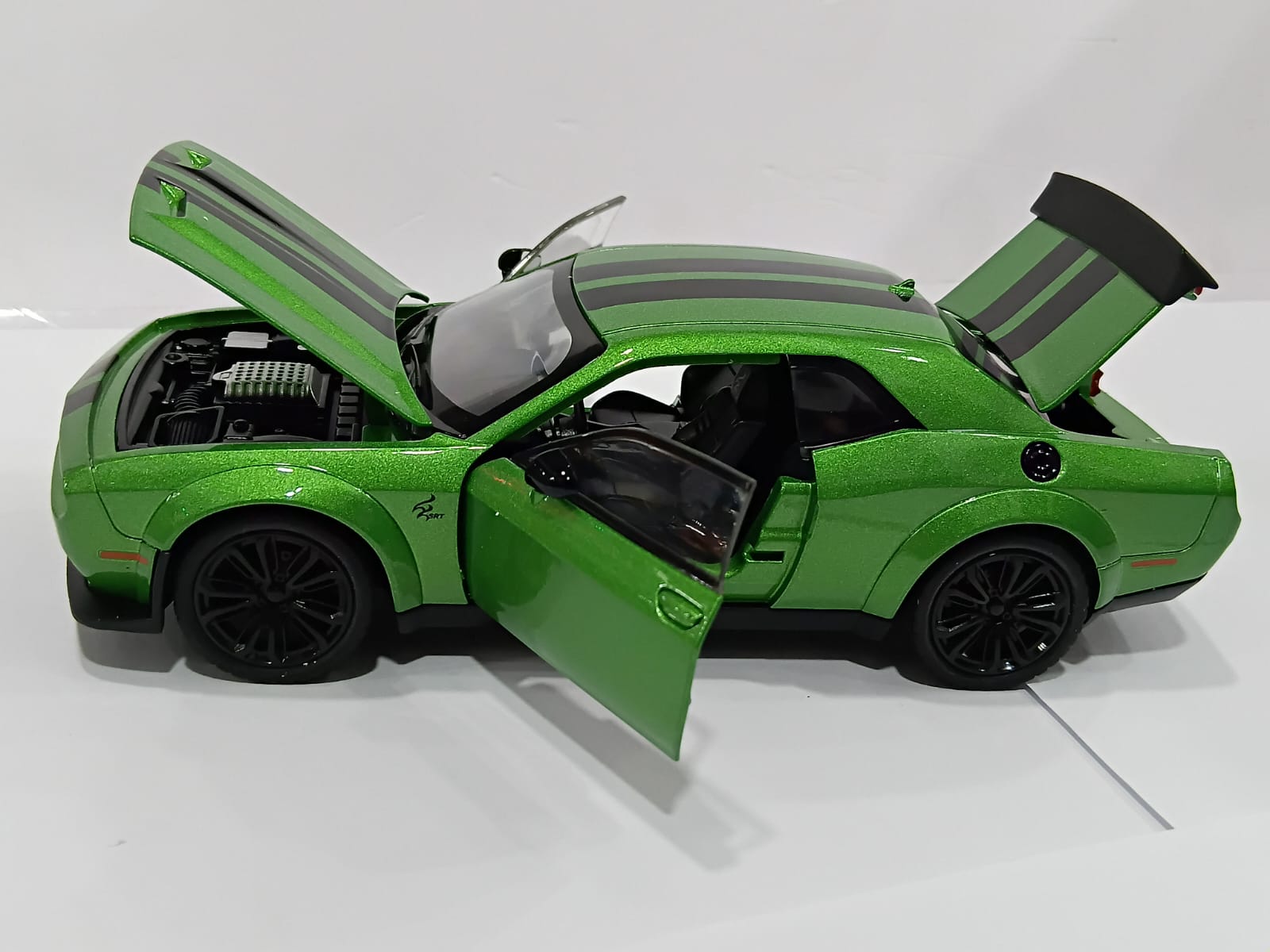 DODGE CHALLENGER SRT 24375 1/22 ALLOY MODEL CAR GREEN COLOR